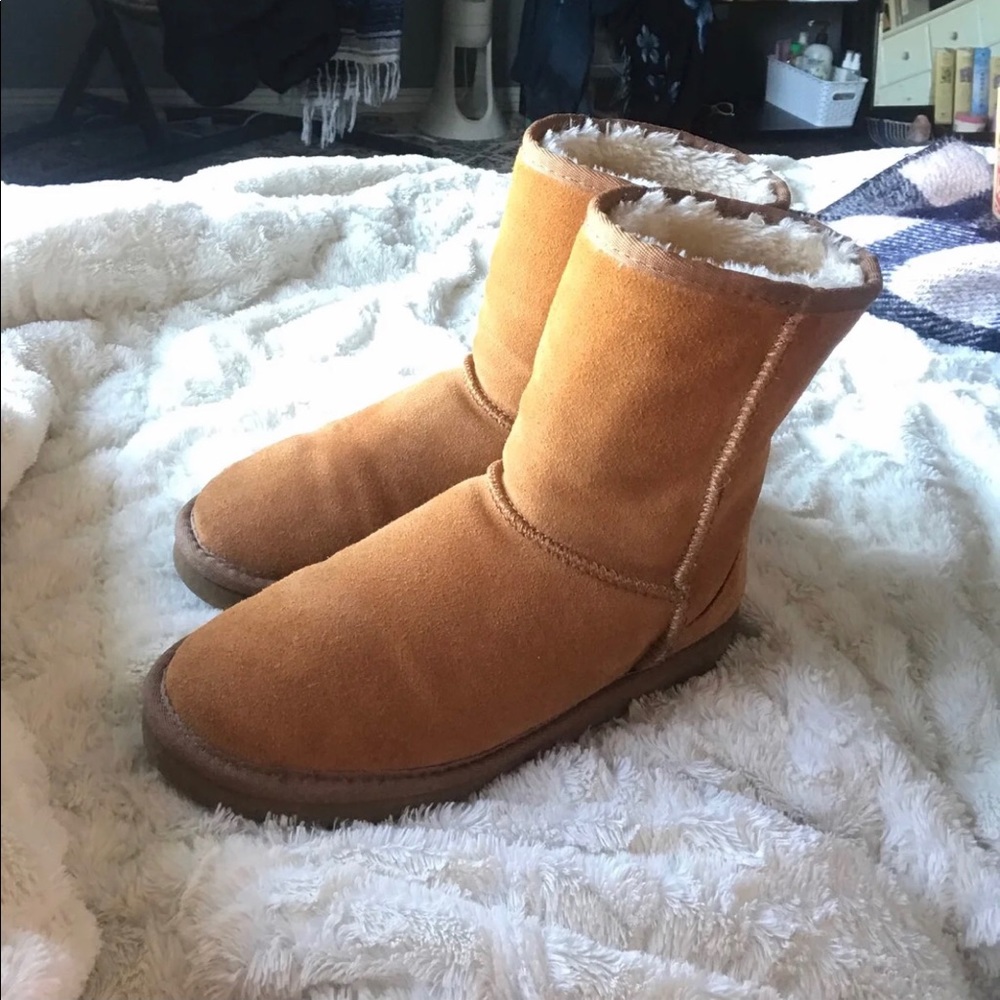brown uggs